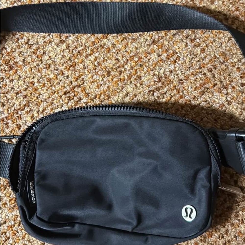 Lululemon Athletica Everywhere Belt Bag 1L